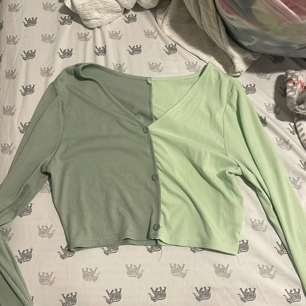 Thin long sleeve crop top